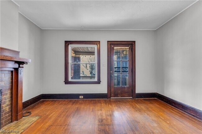 Building Photo - 1321 W 85th St