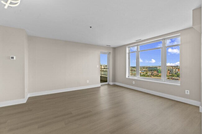 Foto del edificio - 100 Harborview Dr