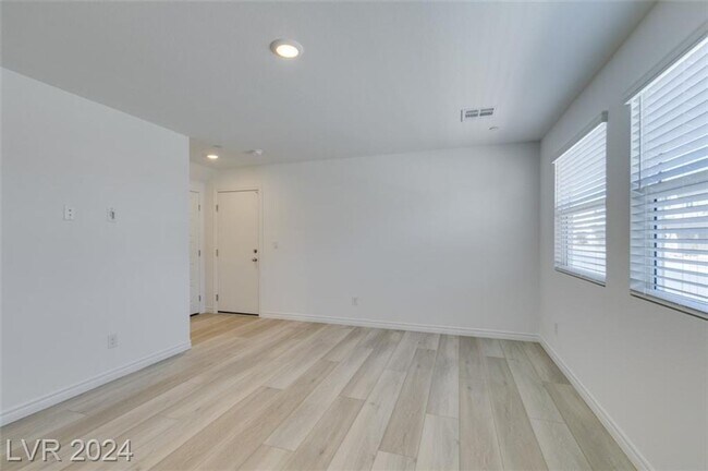 Building Photo - BRAND NEW 4 BED 2 BATH TOWNHOME IN THE NOR...