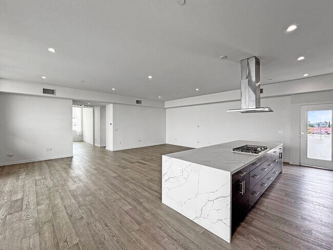 Foto del edificio - Modern 2BD/2BA Condo in North Park W/ High...