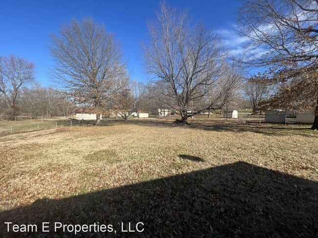Building Photo - 4 br, 1.5 bath House - 3530 N Darwin Ave