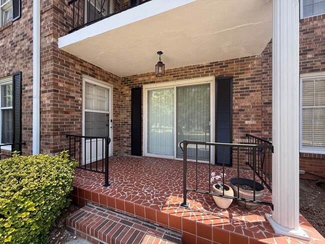 Building Photo - 2711 Reynolda Rd