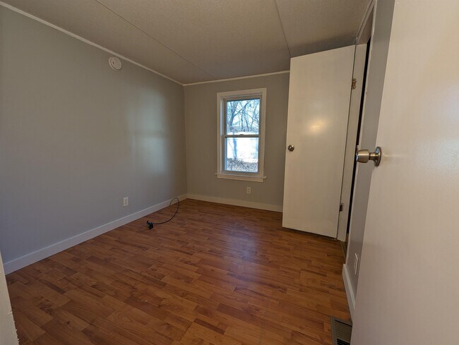 Building Photo - 7 Lower Landing MHP