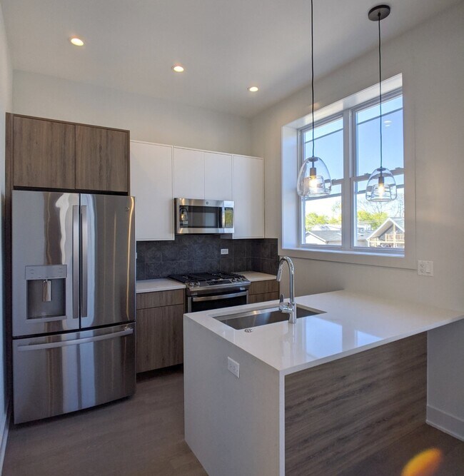 Foto del edificio - 2120 W Belmont Ave