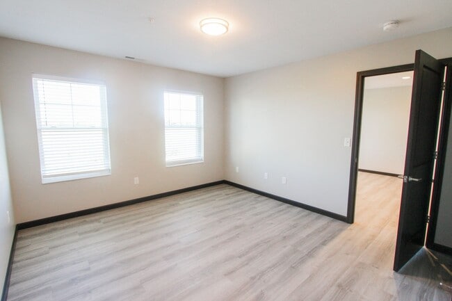 Building Photo - New! Beautiful 1 Bed, 1 Bath Accessible Ap...