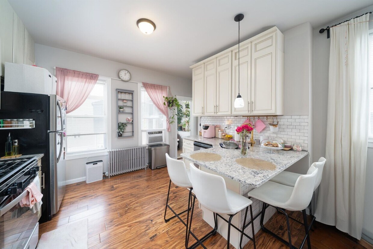 Foto principal - 164 Orient St