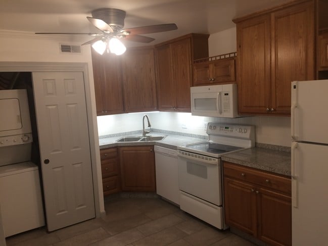 Cocina - 1261 Maine St