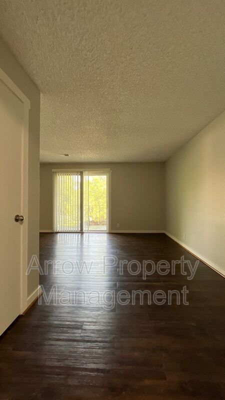 Building Photo - 320 Lincoln St