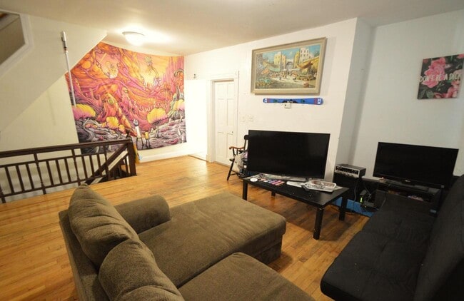 Building Photo - 25 Pratt St