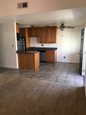 Building Photo - NICE 2 BEDROOM MODESTO CONDO