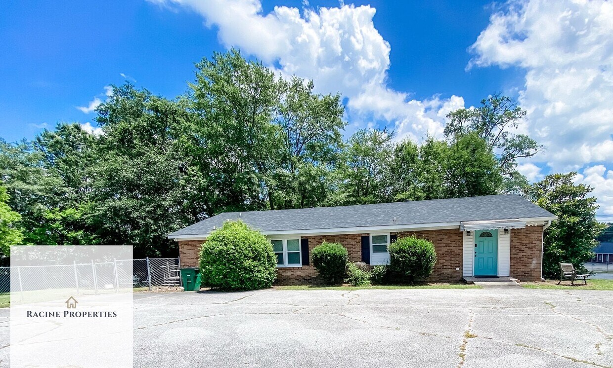 Foto principal - Come See This Updated Home in Clinton!