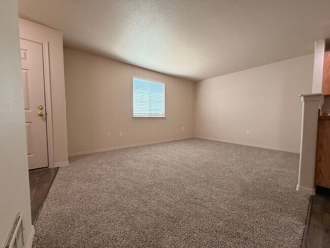Foto del edificio - 2561 NW Cedar Ave