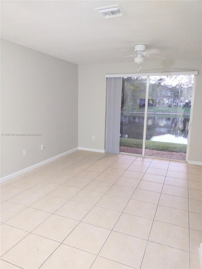 Foto del edificio - 8280 SW 27th St