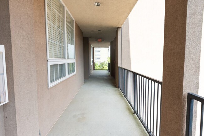 Foto del edificio - 360 S Elm St