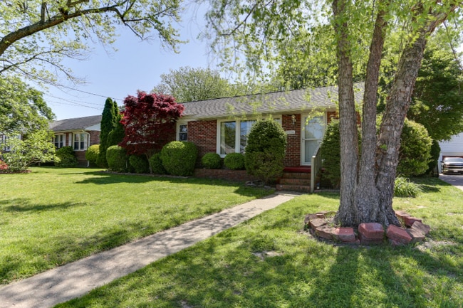 Building Photo - 1516 Denton Dr