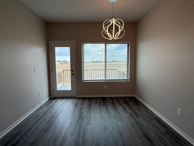 Foto del edificio - Spacious 2 bed/2.5 bath daylight Townhome in SE Lincoln