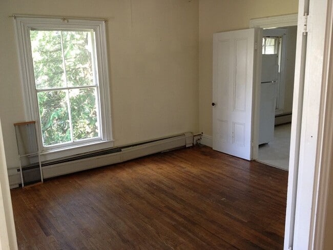 Building Photo - 15 Pond St