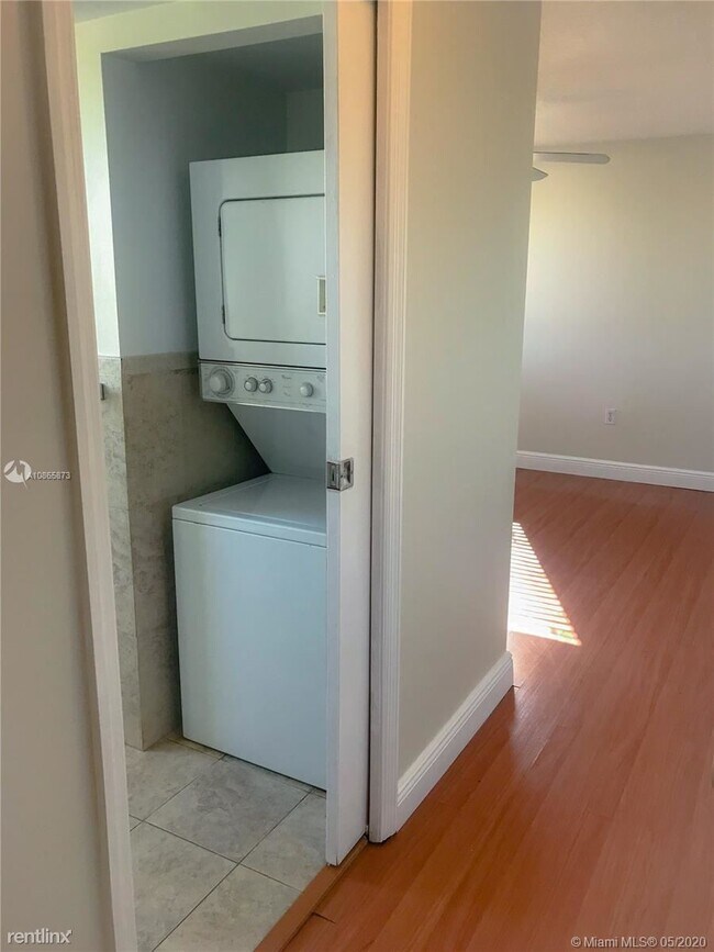 Building Photo - 2 br, 2 bath  - 498 SW 2nd St