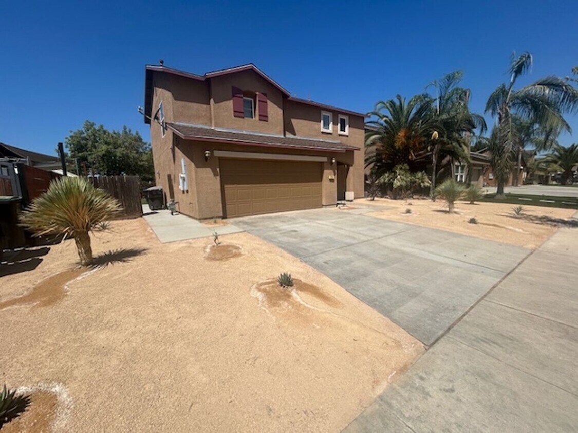Foto del edificio - 3 bedroom 3 bathroom in SE Visalia coming ...