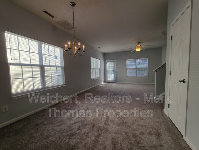 Building Photo - 5008 Rainmaker Dr