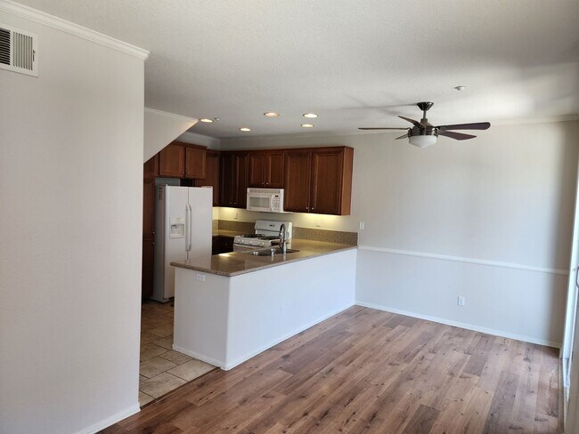 Foto del edificio - 1 bedroom Townhome with loft office and 2 ...