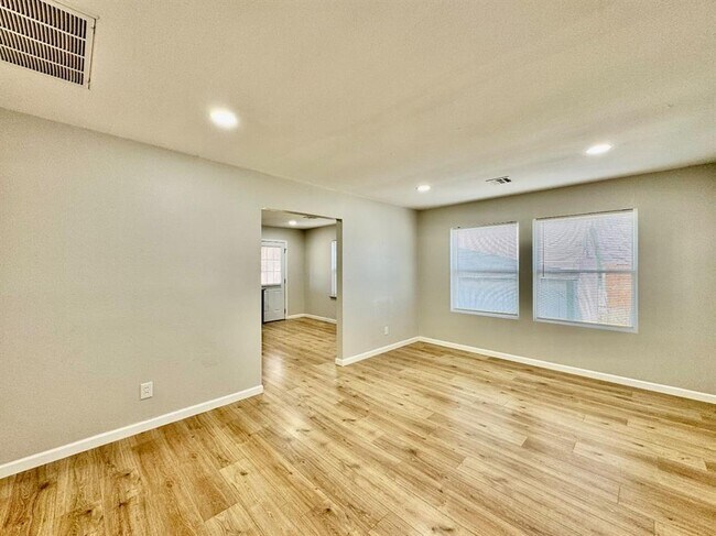 Foto del edificio - 705 N Key Blvd