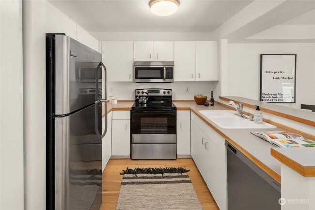 Building Photo - West Seattle Updated 1bed 1bath condo on C...