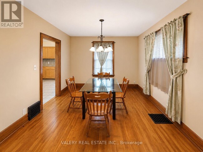 Building Photo - 1058 Moy Ave