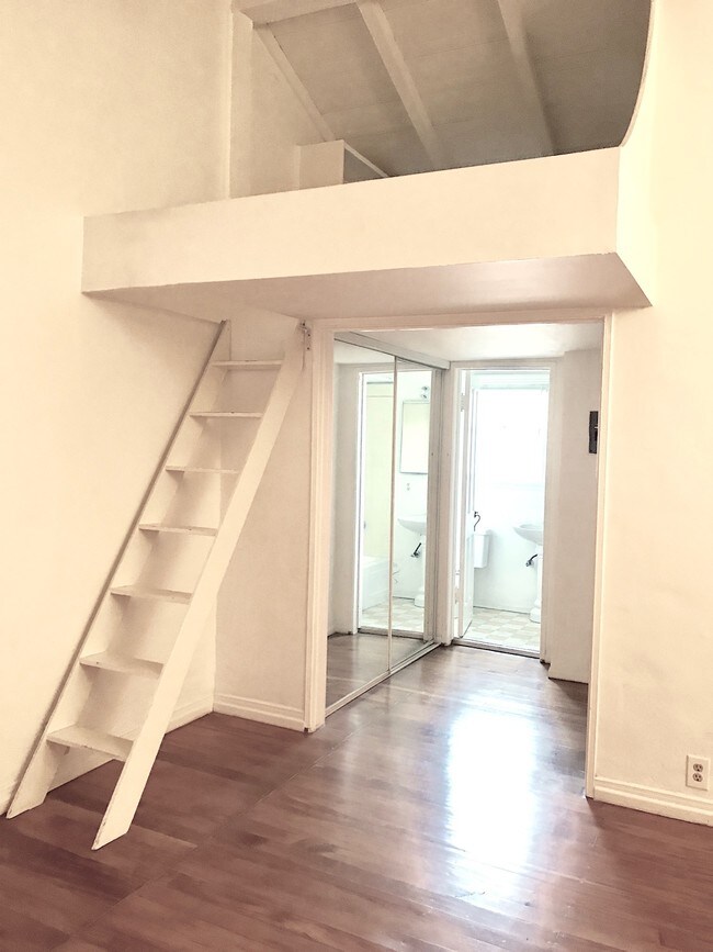Building Photo - 2046 High Tower Dr
