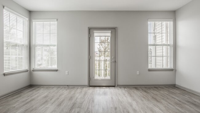 Building Photo - The Avenue at Polaris Apartments