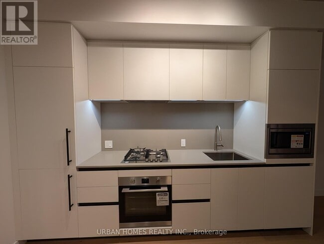 Building Photo - 1720 Bayview Ave