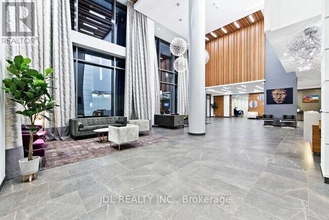 Photo du bâtiment - 56 Forest Manor Rd