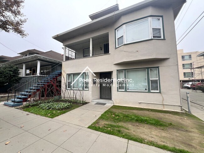 Foto del edificio - Charming 3bd/1ba Midtown Apartment-Must See!