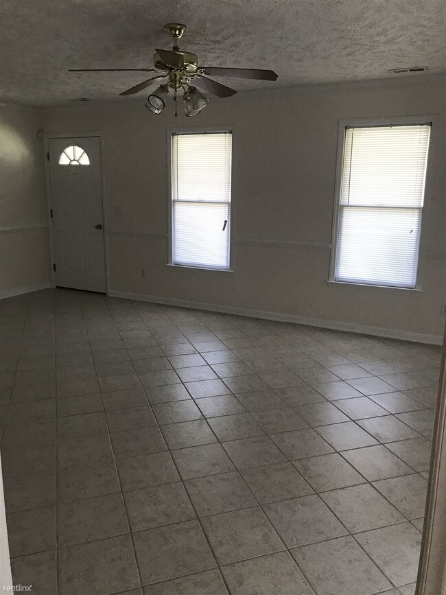 Building Photo - 3005 Coachway Dr