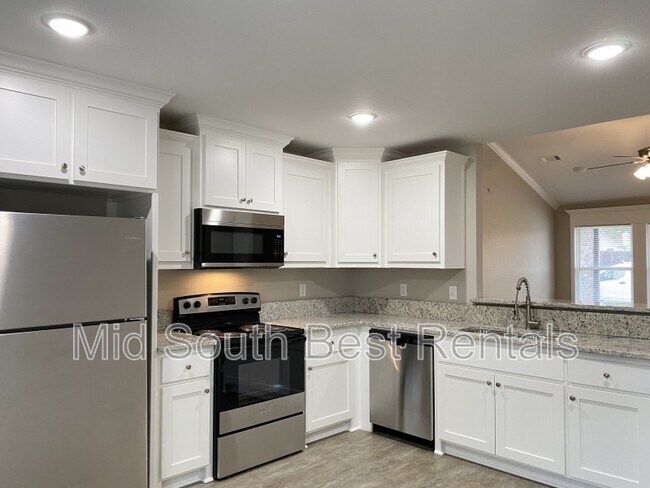 Building Photo - 208 Meadows Dr