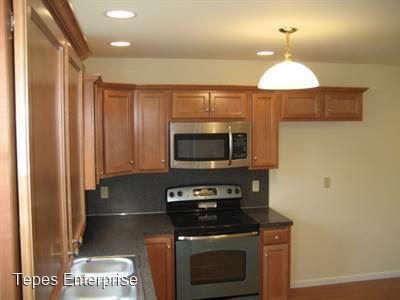 Building Photo - 3 br, 2.5 bath House - 3035 Center Rd