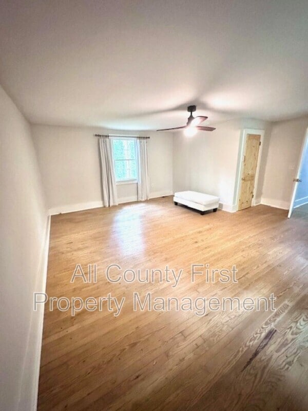 Building Photo - 459 Holly Dr SE