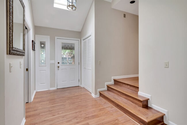 Building Photo - 12 Goldfinch Ln