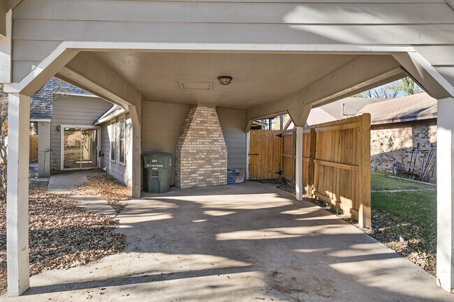 Foto del edificio - 3214 Heatherwood Dr