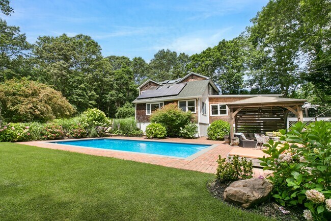 Foto del edificio - 12 Bob White Dr