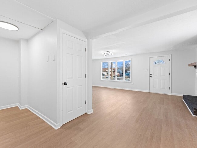 Foto del edificio - Charming 3-Bedroom Home with Full Basement & Backyard in Lumberton Township