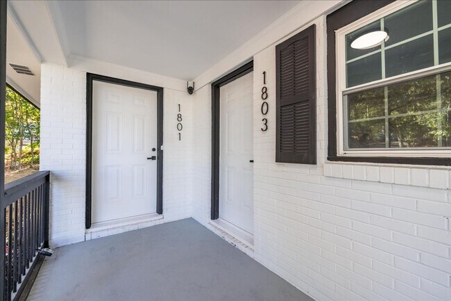 Building Photo - Awesome 2bed/1ba Duplex near Duke University