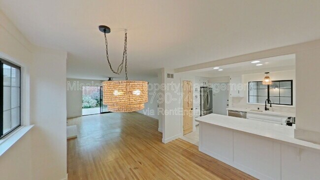 Foto del edificio - 90 Brandon Dr