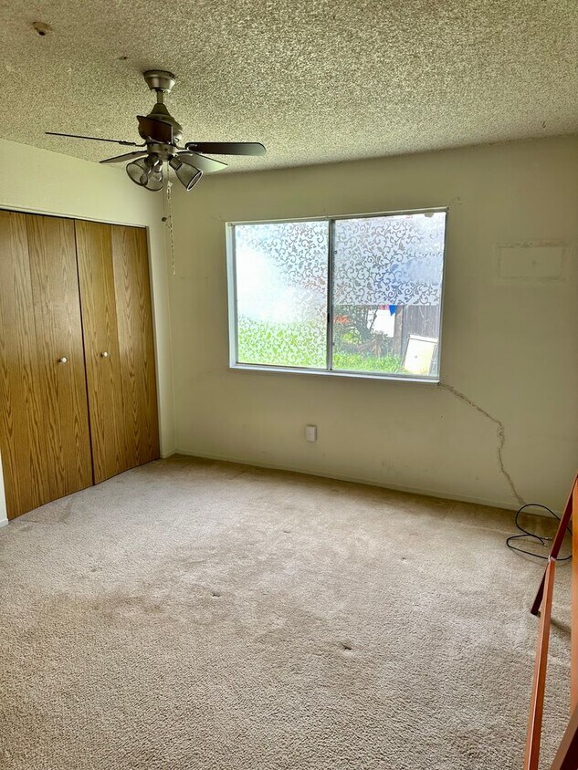 Foto del edificio - 2 Bed/ 1 bath with 1 car garage