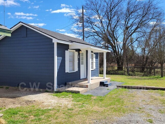 Building Photo - 1901 E Highway 276