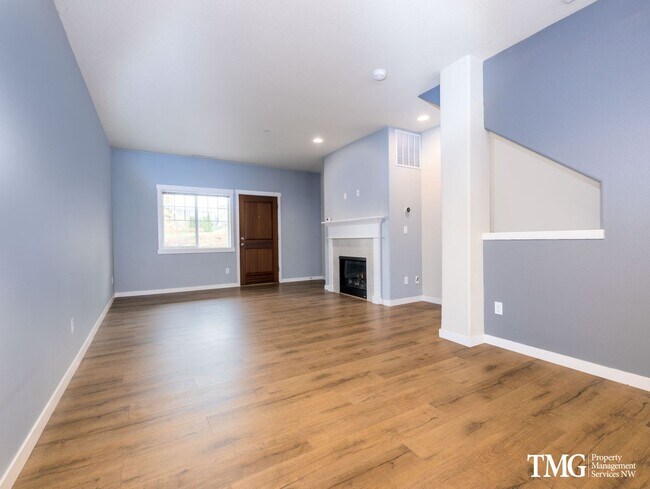 Foto del edificio - Beautiful 2br/2ba Townhome in Great Wilsonville Location!  ** MOVE IN SPECIAL **