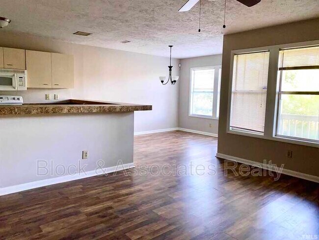 Foto del edificio - 6744 Willowbrook Dr