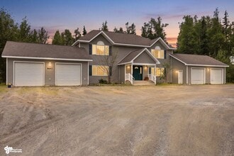 Building Photo - 8643 Lynnette Dr