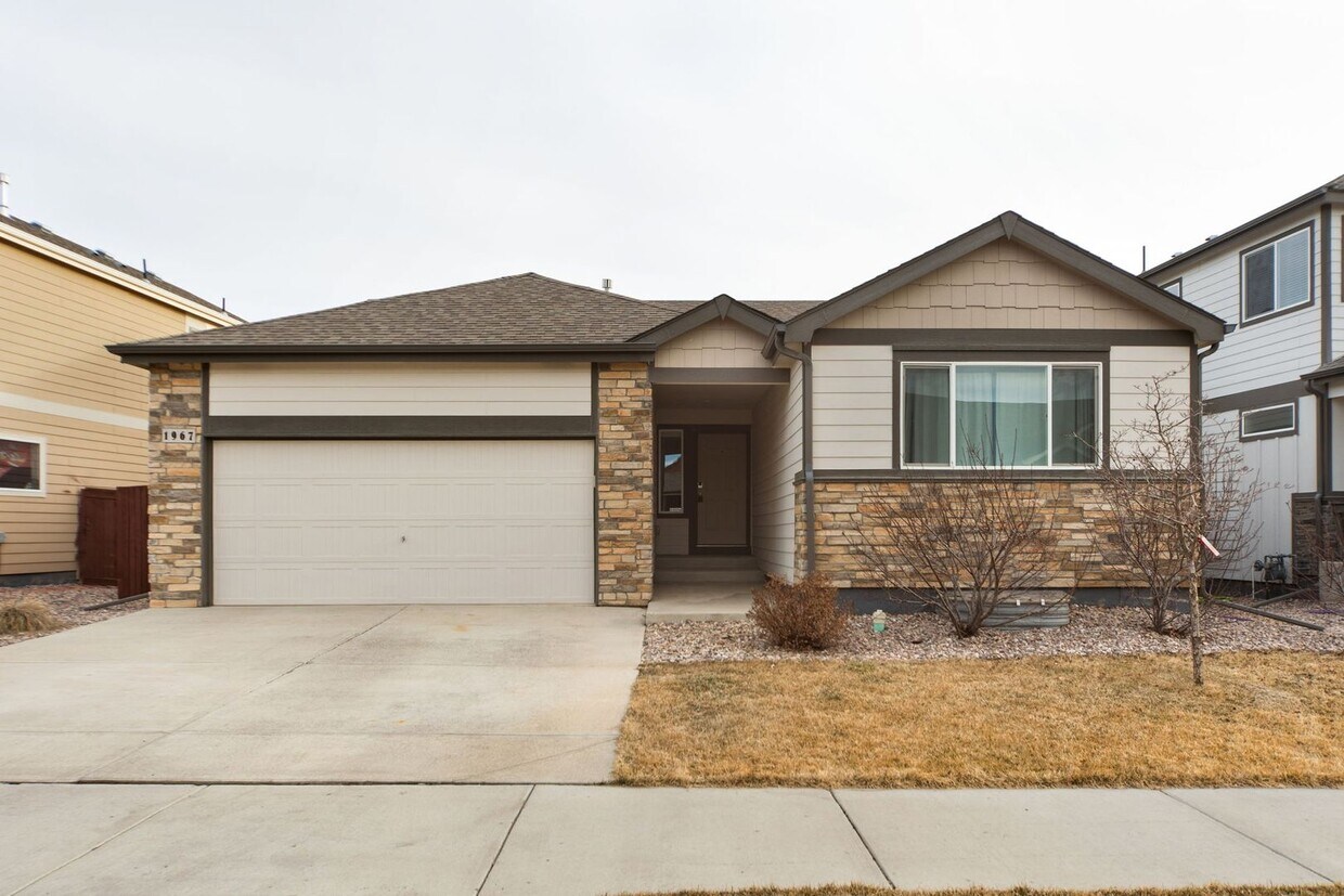 Primary Photo - Spacious 5-Bedroom Home In Desirable Raind...