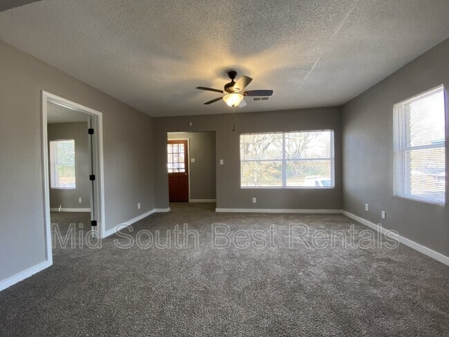 Foto del edificio - 369 Dixie Rd